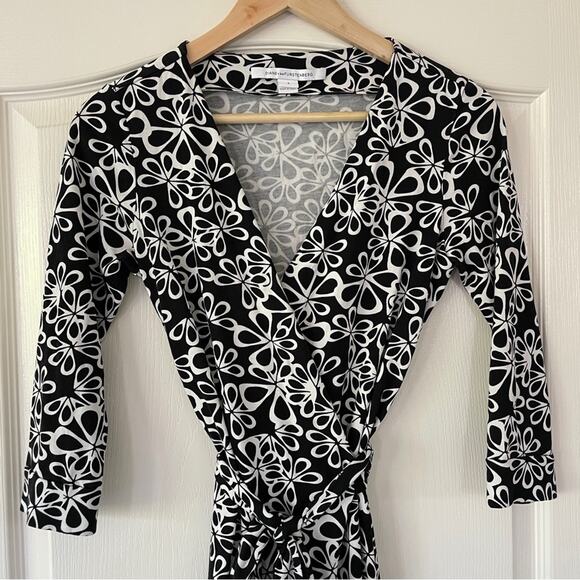 Diane Von Furstenberg Wrap Dress Halo Petal Black and White Floral Pattern 4 - Picture 4 of 15